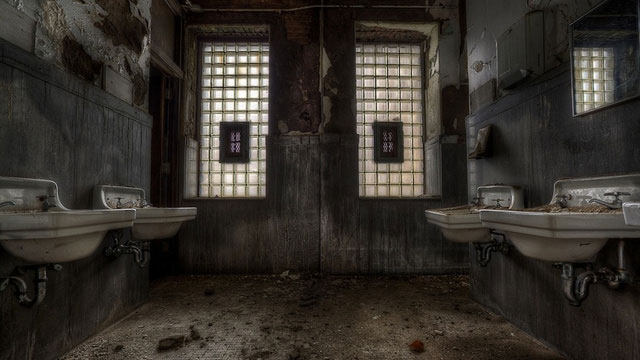 a-la-decouverte-des-asiles-abandonnes-les-plus-flippants-du-monde41