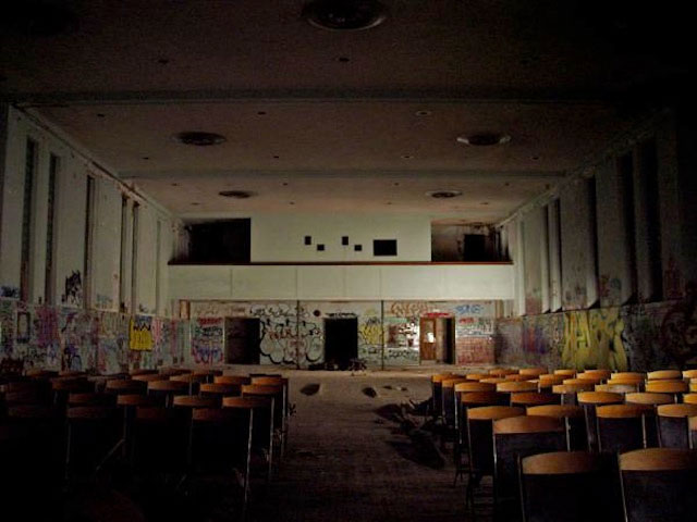 a-la-decouverte-des-asiles-abandonnes-les-plus-flippants-du-monde49