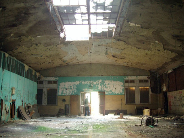 a-la-decouverte-des-asiles-abandonnes-les-plus-flippants-du-monde54