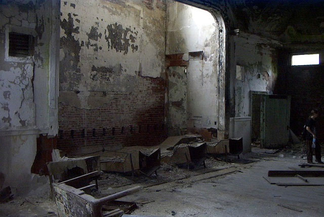 a-la-decouverte-des-asiles-abandonnes-les-plus-flippants-du-monde55