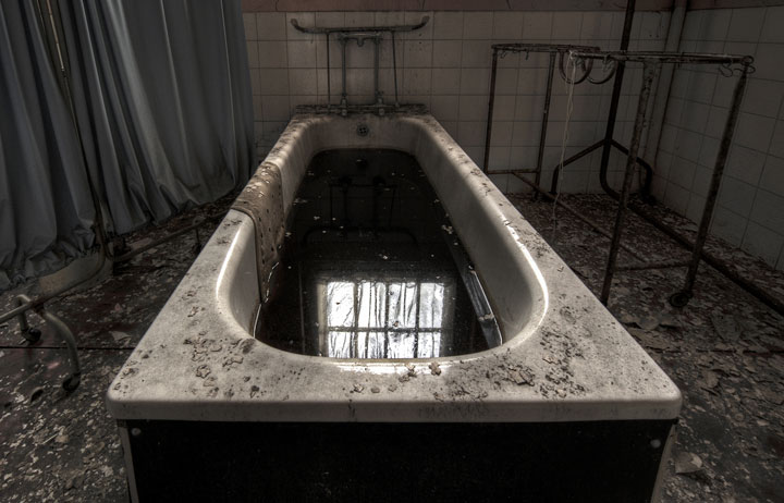 a-la-decouverte-des-asiles-abandonnes-les-plus-flippants-du-monde6