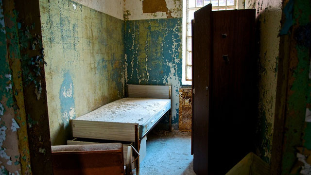 a-la-decouverte-des-asiles-abandonnes-les-plus-flippants-du-monde68