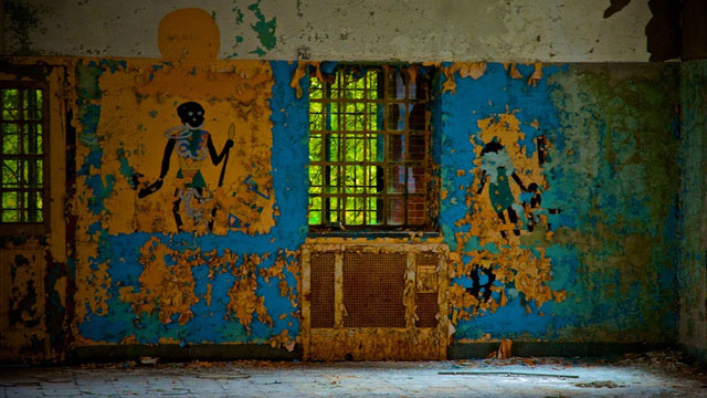 a-la-decouverte-des-asiles-abandonnes-les-plus-flippants-du-monde69