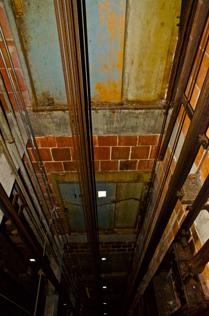 a-la-decouverte-des-asiles-abandonnes-les-plus-flippants-du-monde72