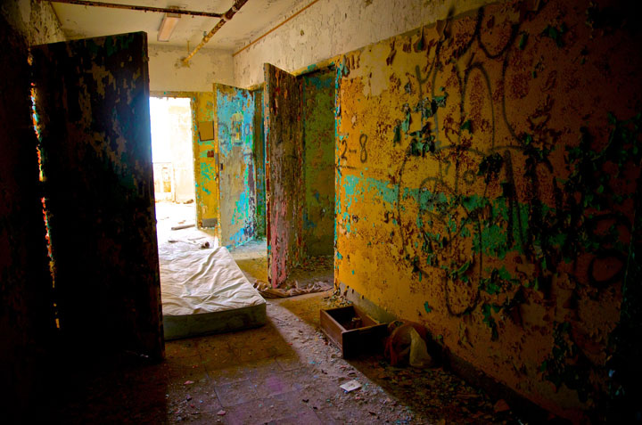 a-la-decouverte-des-asiles-abandonnes-les-plus-flippants-du-monde74