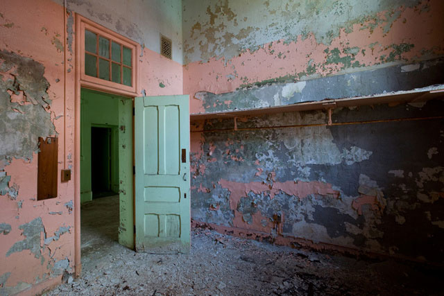 a-la-decouverte-des-asiles-abandonnes-les-plus-flippants-du-monde82