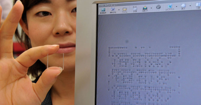 des-chercheurs-mettent-au-point-un-nouveau-moyen-de-stockage-qui-peut-durer-plusieurs-millions-dannees3