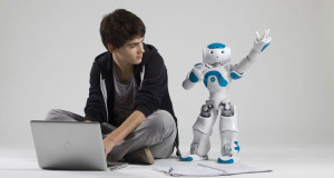 les-enfants-autistes-ont-desormais-un-nouvel-allie-le-robot-nao-qui-les-accompagne-dans-leur-education