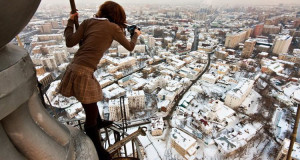 27-cliches-vertigineux-dun-photographe-qui-met-sa-vie-en-peril-pour-les-capturer-une