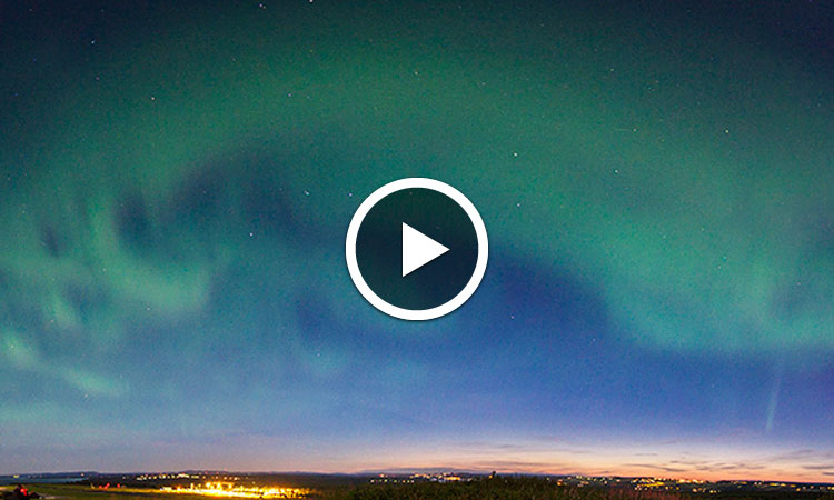 assistez-a-une-magnifique-aurore-boreale-comme-si-vous-y-etiez-grace-a-ce-panorama-immersifUne