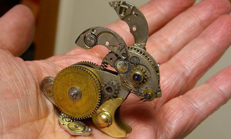 danciennes-montres-retrouvent-une-seconde-jeunesse-en-devenant-des-sculptures-mecaniques-etonnantes-une