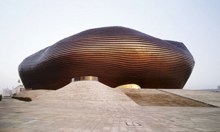 partez-a-la-decouverte-de-ces-villes-flambant-neuves-abandonnees-dans-toute-la-chine-une1