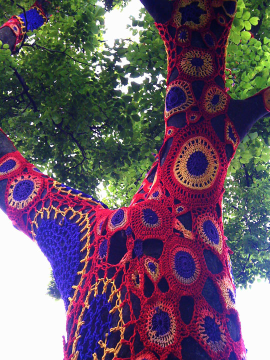 quand-le-street-art-se-met-au-vert-et-se-mele-a-la-nature-19