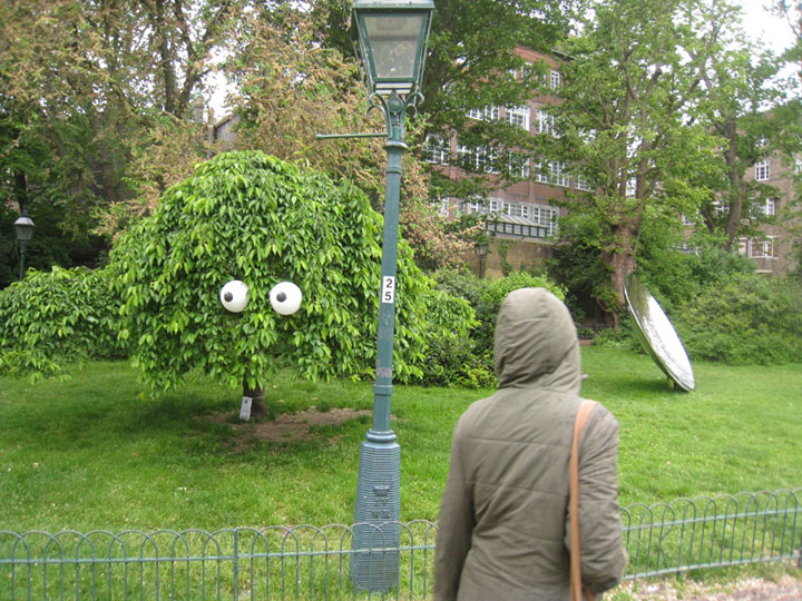 quand-le-street-art-se-met-au-vert-et-se-mele-a-la-nature-21