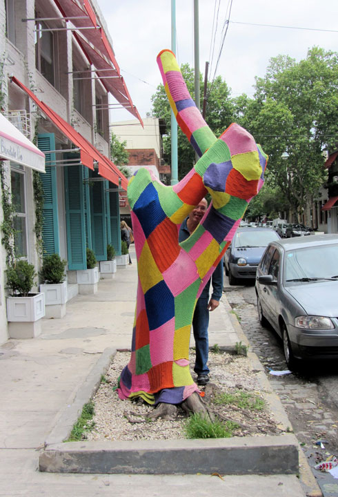 quand-le-street-art-se-met-au-vert-et-se-mele-a-la-nature-24