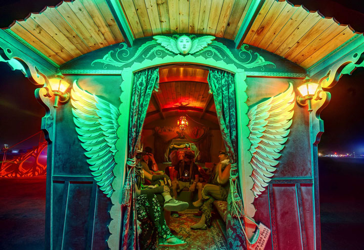 105-cliches-exceptionnels-du-burning-man-festival-le-rassemblement-surrealiste-dartistes-du-monde-entier11