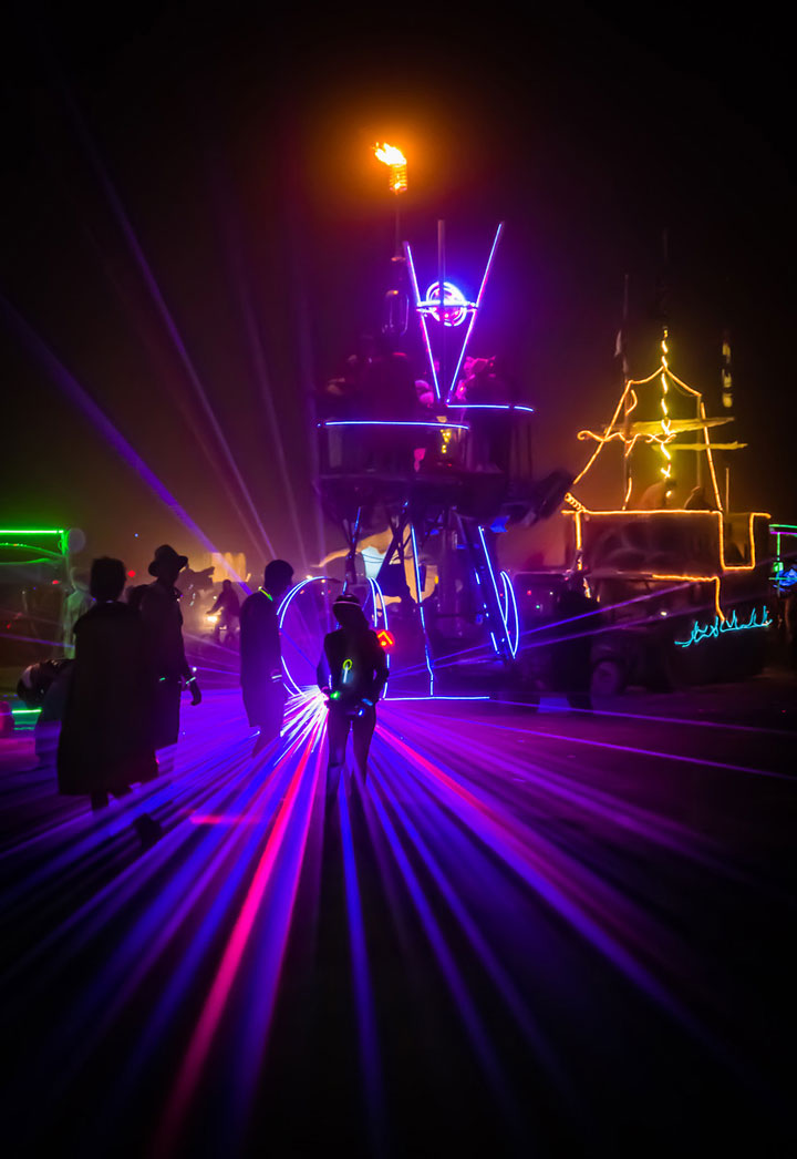 105-cliches-exceptionnels-du-burning-man-festival-le-rassemblement-surrealiste-dartistes-du-monde-entier31