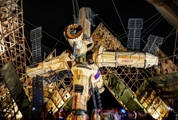 105-cliches-exceptionnels-du-burning-man-festival-le-rassemblement-surrealiste-dartistes-du-monde-entier48