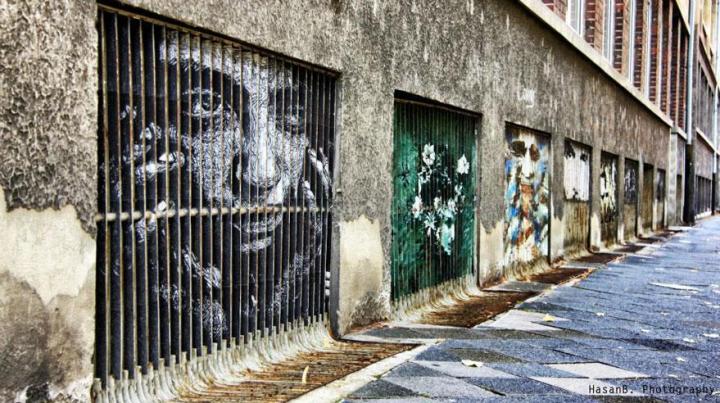 decouvrez-de-surprenantes-oeuvres-de-street-art-dissimulees-dans-les-rues-visibles-que-sous-un-certain-angle-07