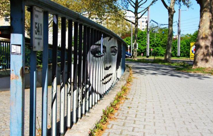 decouvrez-de-surprenantes-oeuvres-de-street-art-dissimulees-dans-les-rues-visibles-que-sous-un-certain-angle-10