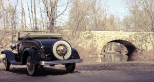 michael-recree-des-scenes-de-la-vie-quotidienne-des-annees-40-avec-des-modeles-reduits-de-voitures-une