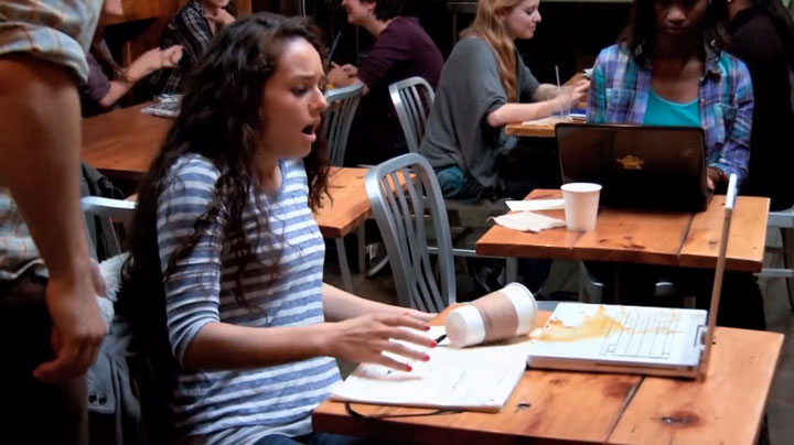 une-adepte-de-la-telekinesie-terrorise-un-bar-aux-etats-unis-et-fait-le-buzz-sur-internet20