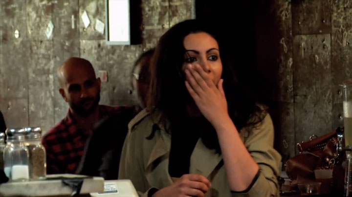 une-adepte-de-la-telekinesie-terrorise-un-bar-aux-etats-unis-et-fait-le-buzz-sur-internet23