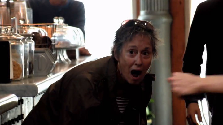 une-adepte-de-la-telekinesie-terrorise-un-bar-aux-etats-unis-et-fait-le-buzz-sur-internet27