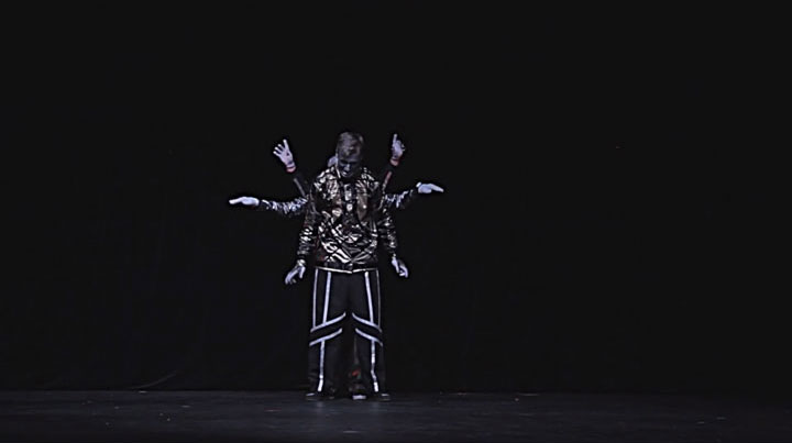 decouvrez-un-trio-de-danseurs-incroyables-qui-imitent-les-robots-a-la-perfectionn10