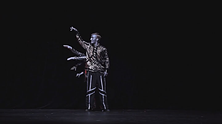 decouvrez-un-trio-de-danseurs-incroyables-qui-imitent-les-robots-a-la-perfectionn12
