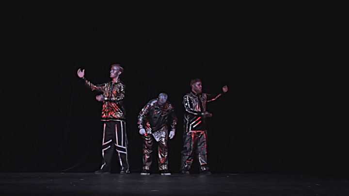 decouvrez-un-trio-de-danseurs-incroyables-qui-imitent-les-robots-a-la-perfectionn3