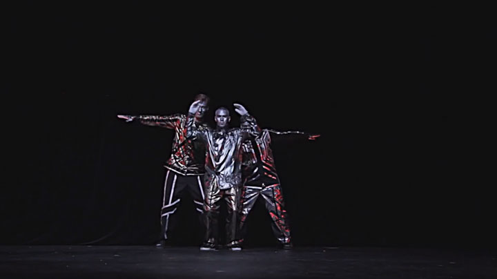 decouvrez-un-trio-de-danseurs-incroyables-qui-imitent-les-robots-a-la-perfectionn4