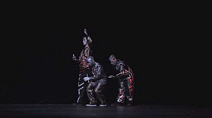 decouvrez-un-trio-de-danseurs-incroyables-qui-imitent-les-robots-a-la-perfectionn6