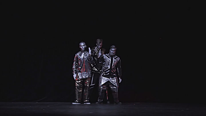 decouvrez-un-trio-de-danseurs-incroyables-qui-imitent-les-robots-a-la-perfectionn7