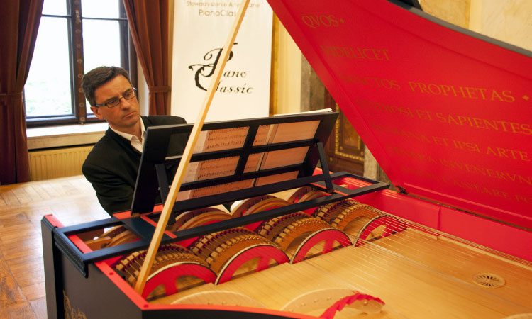 ecoutez-pour-la-premiere-fois-le-son-dun-instrument-invente-par-leonard-de-vinci-il-y-a-500-ans-une