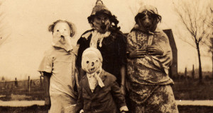 les-premieres-photographies-dhalloween-datant-du-siecle-dernier-sont-carrement-effrayantes-une