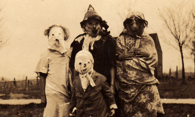 les-premieres-photographies-dhalloween-datant-du-siecle-dernier-sont-carrement-effrayantes-une