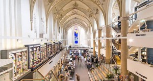 une-cathedrale-gothique-du-xveme-siecle-transformee-en-une-librairie-qui-allie-classicisme-et-modernite-a-la-perfection-une