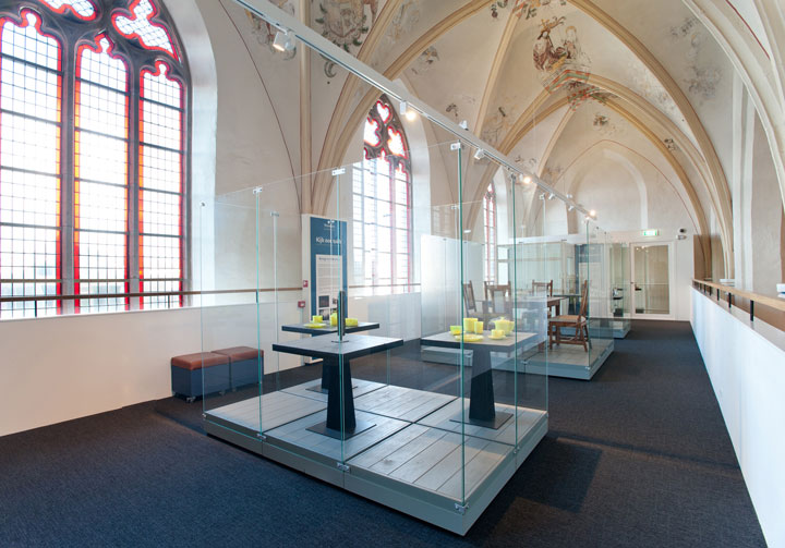 une-cathedrale-gothique-du-xveme-siecle-transformee-en-une-librairie-qui-allie-classicisme-et-modernite-a-la-perfection7