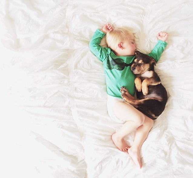 decouvrez-lemouvante-relation-dun-chiot-et-dun-enfant-a-travers-une-serie-de-cliches-touchants36