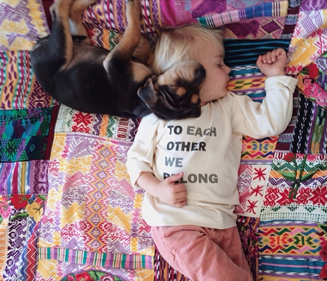 decouvrez-lemouvante-relation-dun-chiot-et-dun-enfant-a-travers-une-serie-de-cliches-touchants42