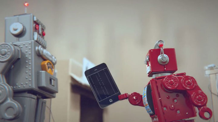 idiots-un-court-metrage-satirique-qui-denonce-la-dependance-a-nos-smartphones-a-travers-dadorables-robots10