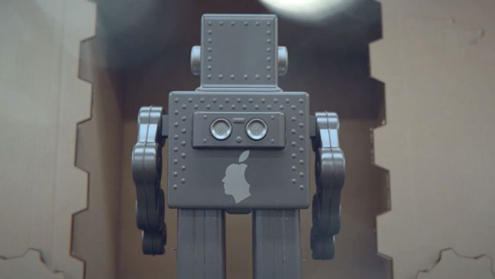 idiots-un-court-metrage-satirique-qui-denonce-la-dependance-a-nos-smartphones-a-travers-dadorables-robots11