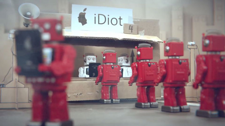 idiots-un-court-metrage-satirique-qui-denonce-la-dependance-a-nos-smartphones-a-travers-dadorables-robots2