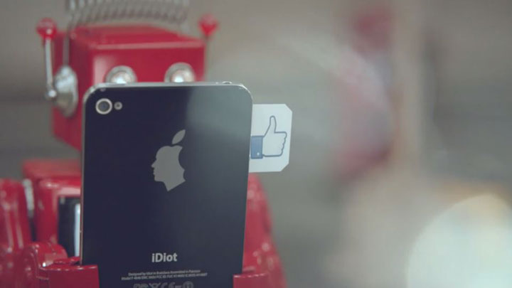 idiots-un-court-metrage-satirique-qui-denonce-la-dependance-a-nos-smartphones-a-travers-dadorables-robots6