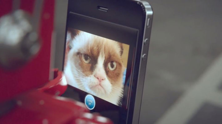 idiots-un-court-metrage-satirique-qui-denonce-la-dependance-a-nos-smartphones-a-travers-dadorables-robots7