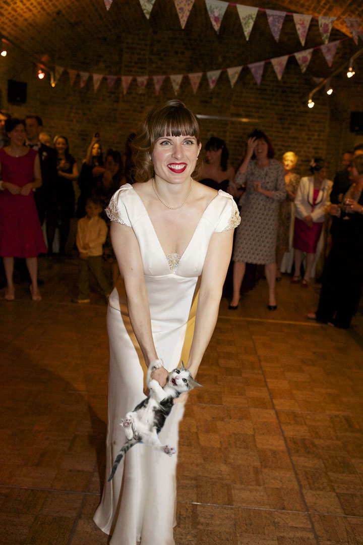 le-lancer-de-chats-dans-les-mariages-le-nouveau-phenomene-delirant-sur-internet14