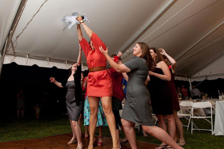 le-lancer-de-chats-dans-les-mariages-le-nouveau-phenomene-delirant-sur-internet29