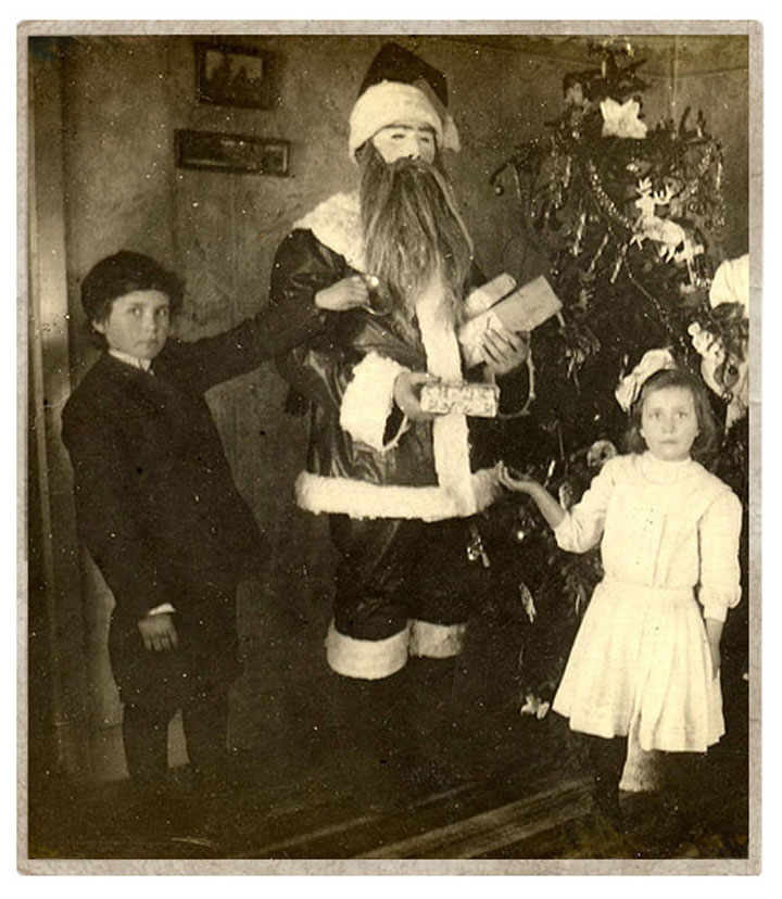 les-premiers-costumes-de-pere-noel-datant-du-siecle-dernier-sont-absolument-effrayantes14