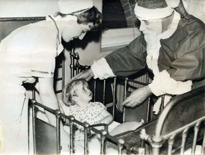 les-premiers-costumes-de-pere-noel-datant-du-siecle-dernier-sont-absolument-effrayantes15